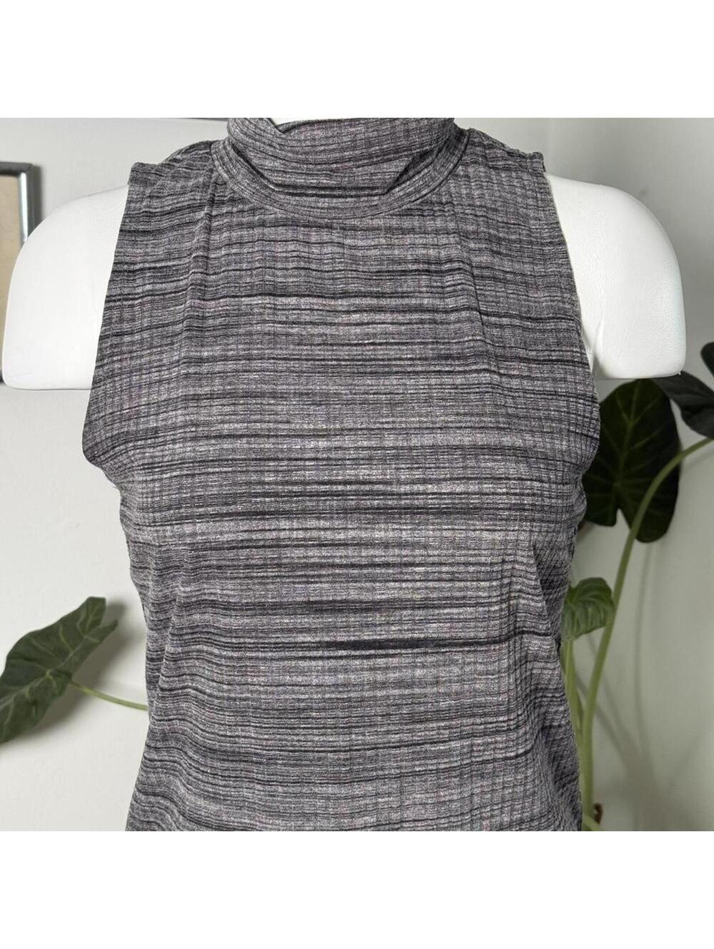 Reformation grey mock neck top - Picture 2 of 4